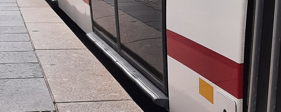 Einstieg in die Straßenbahn, ÖPNV Erfurt