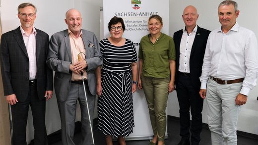 Von links: Markus Lorenz, Joachim Leibiger, Ministerin Petra Grimm-Benne, Dr. Kirstin Weppler (Referentin), Dr. Christian Walbrach, Michael Welsch