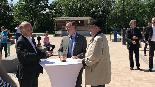 TLMB neben Ministerpräsident Bodo Ramelow und Bürgermeister Ralf Haubold