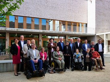 Gruppenbild der Beauftragten von Bund und Ländern bei ihrem Treffen in Stuttgart. Klick öffnet eine vergrößerte Ansicht.
